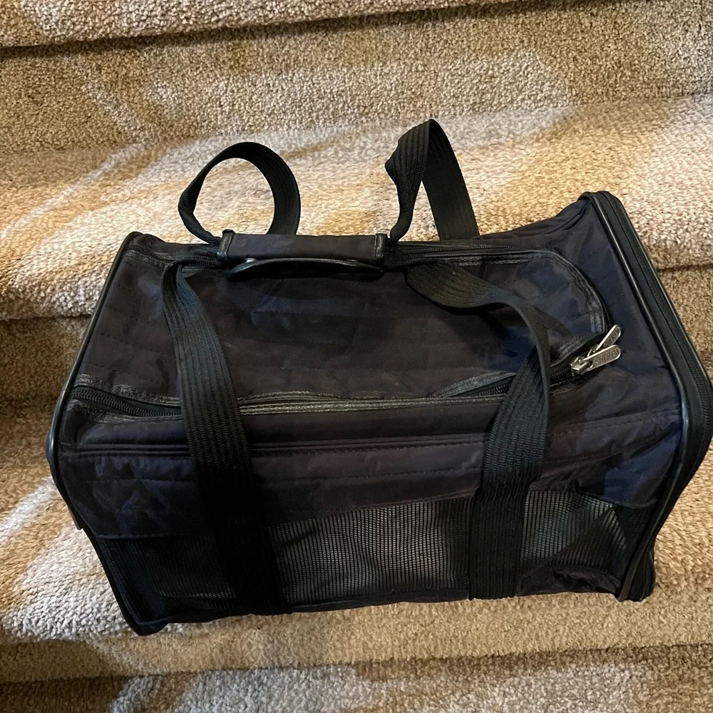 Sherpa deluxe pet carrier/airline